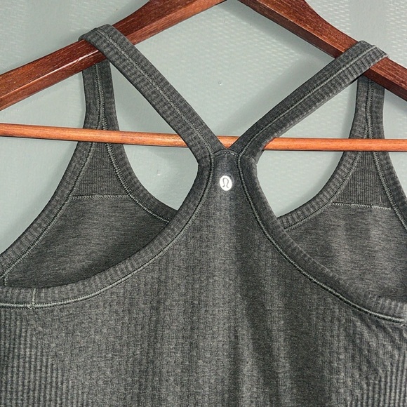 Lululemon - Picture 6 of 9